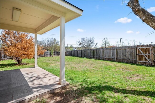 Building Photo - 1825 Golden Sunrise Ln