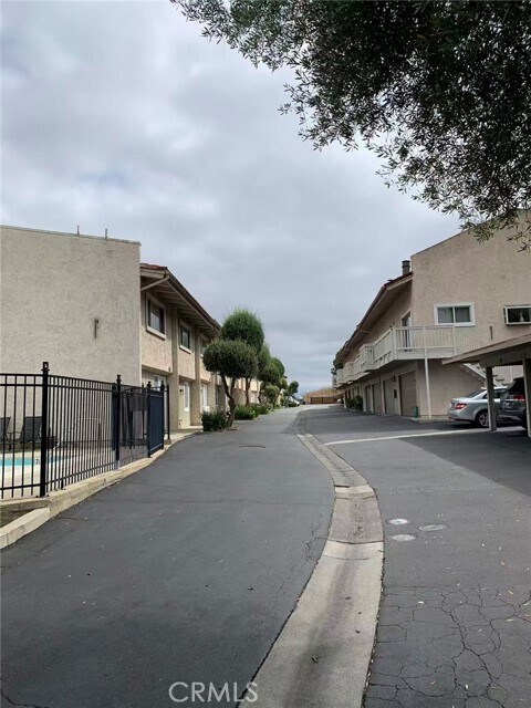 Building Photo - 23821 Hillhurst Dr