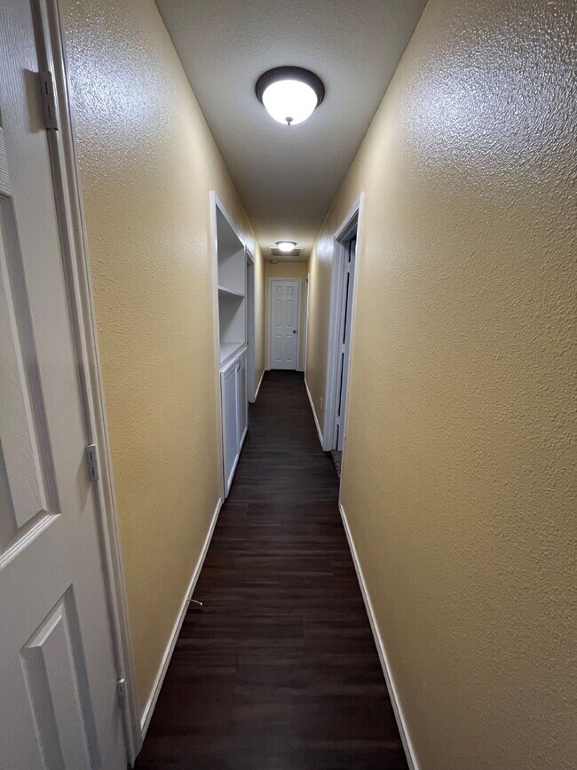 Building Photo - Spacious Unit in North Lubbock