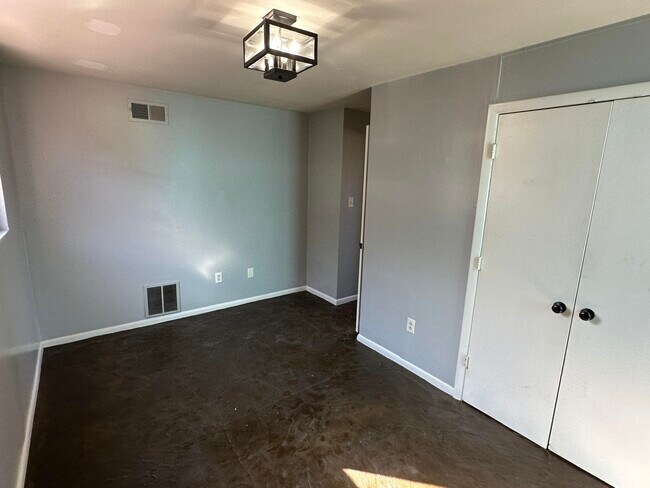 Building Photo - 705 Wilkinson Blvd