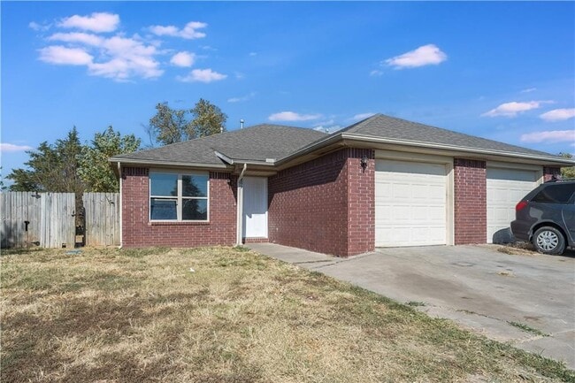 Building Photo - 322 E Southern Trace Dr