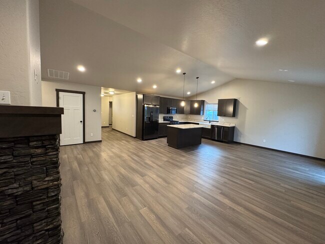 Building Photo - 12772 N Cavanaugh Dr