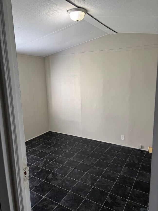 Building Photo - Francis- 707 MH