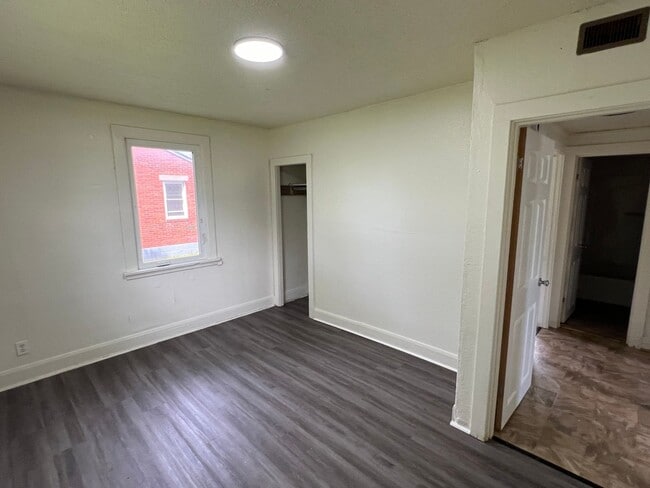 Building Photo - 2 Bed 1 Bath Single Family Home