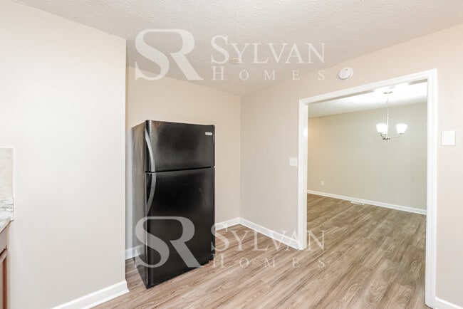 Building Photo - Prepare to fall in love with this 4 bedroom, 3.5 bathroom home