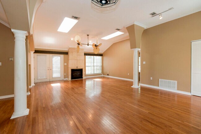 Building Photo - 307 Sand Myrtle Way