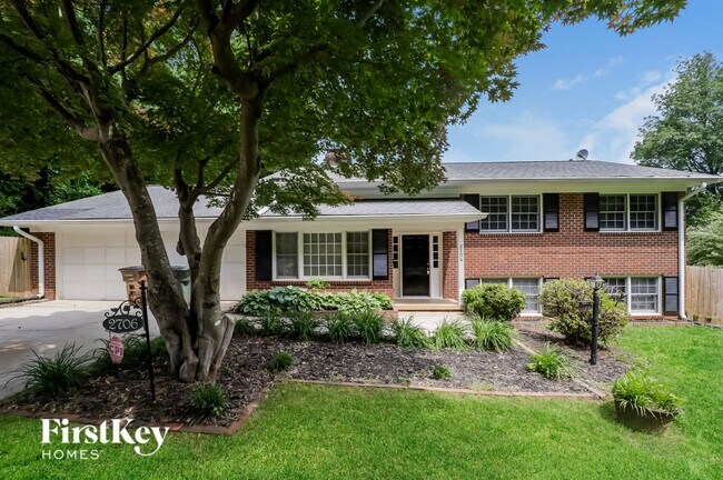 Building Photo - 2706 Northampton Dr