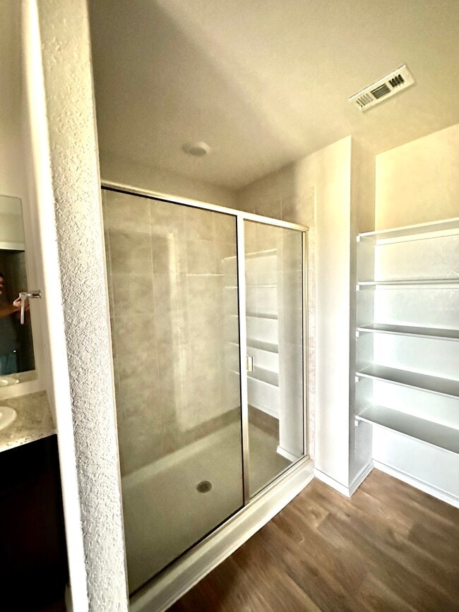 Building Photo - 425 Middle Green Loop