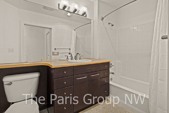 Building Photo - 1 MO FREE - Fab CapHill Condo * Ideal Location! Tons of Amenities! Fresh Paint & New Flooring! Ne...