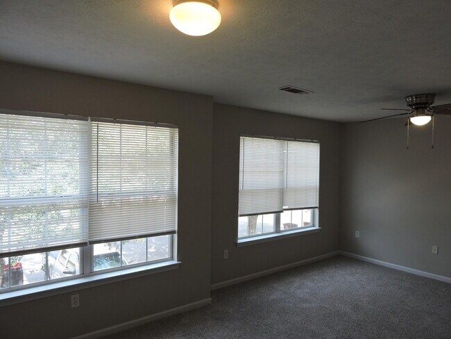 Building Photo - 207 Swaying Pine Ct