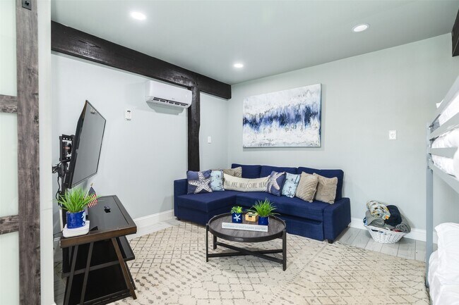 Building Photo - 16614 Bermuda Way