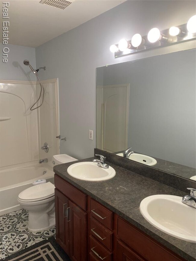 Building Photo - 39206 Silverthorne Bend