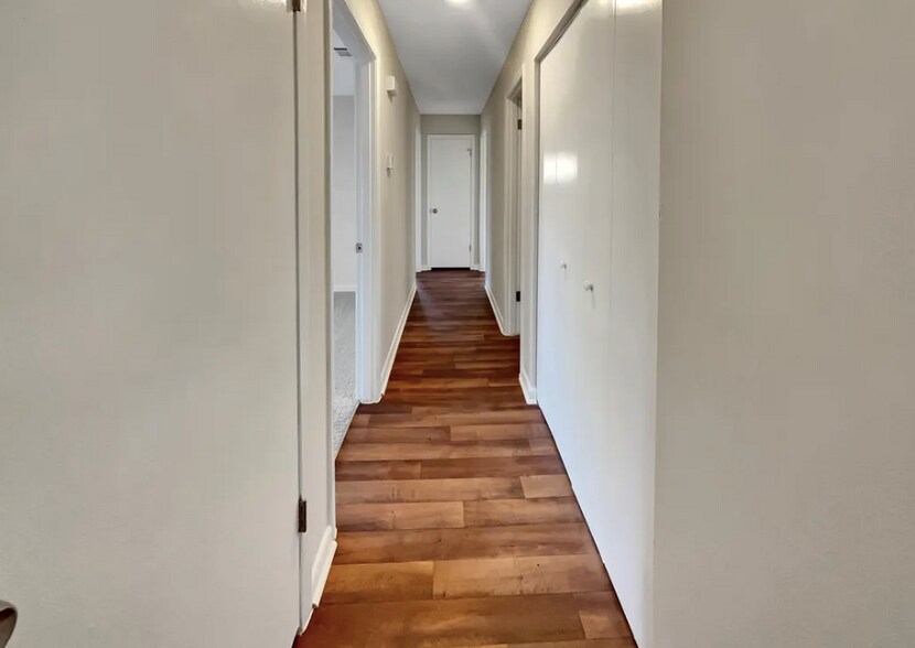 Building Photo - 7748 Knoll Dr N