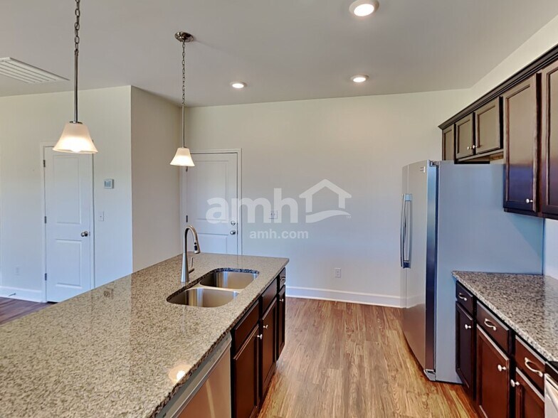 Building Photo - 404 Bluewater Dr