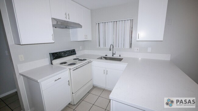 Building Photo - 1st Floor Remodeled Condo