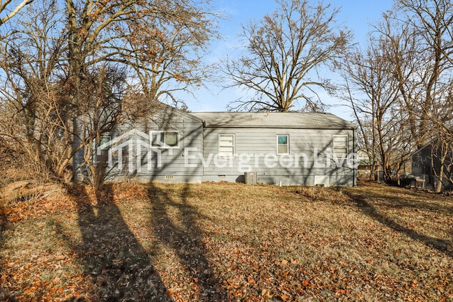 Building Photo - 6629 Parkview Ave