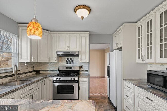 Building Photo - 12 Mershon Ln