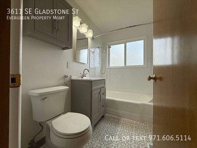 Building Photo - 3611 SE Gladstone St