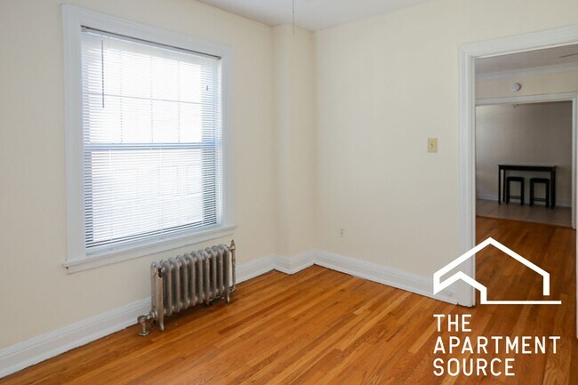 Building Photo - 540 W Briar Pl