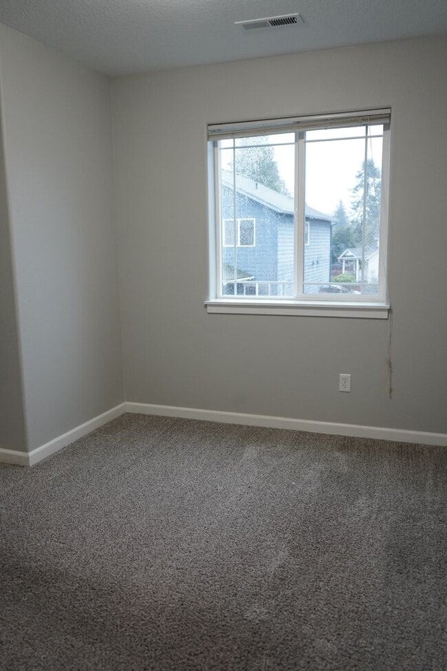 Building Photo - 4316 NE 58th Cir