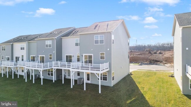 Building Photo - 569 Seeback Dr