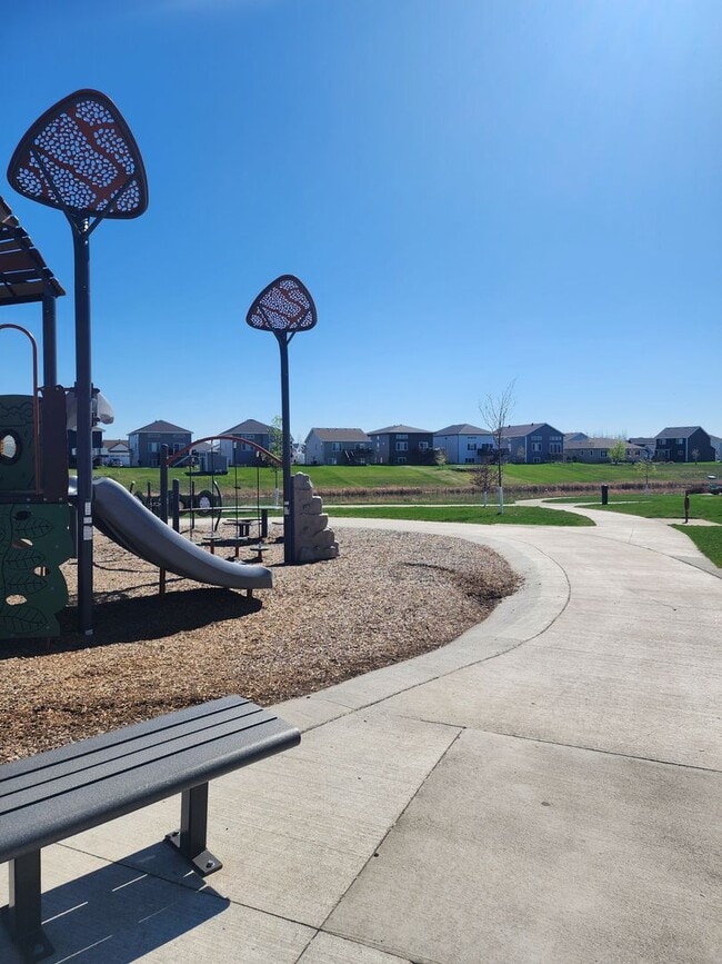 Building Photo - 3 Bed 2.5 Bath Single Family Home