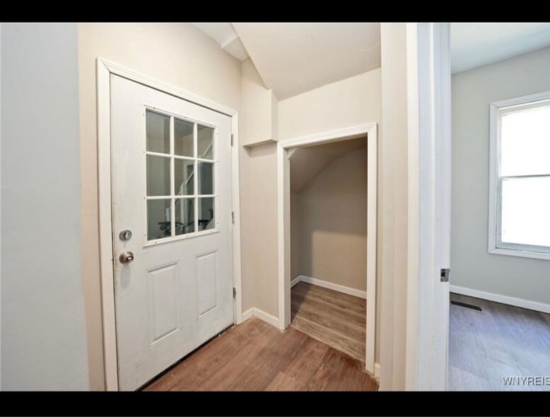 Building Photo - 275 Genesee St