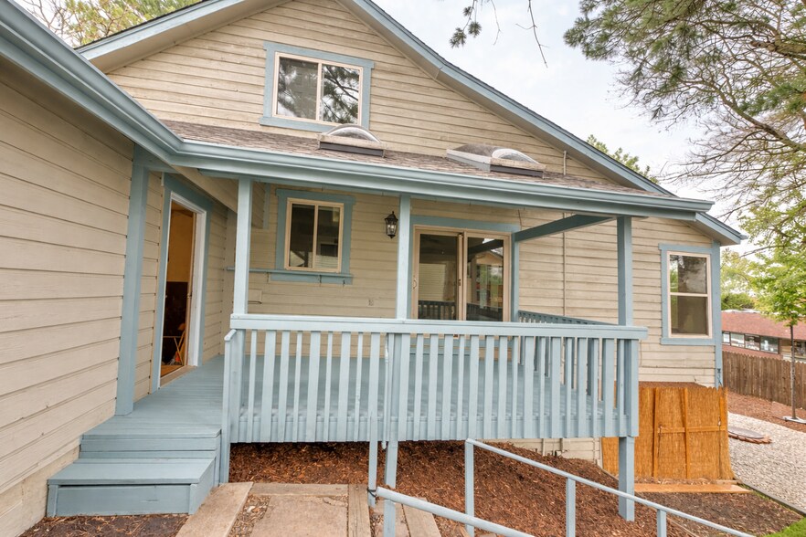 Building Photo - 17336 E Kenyon Dr