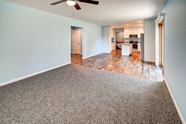 Building Photo - Broadway Drive - Sun Prairie
