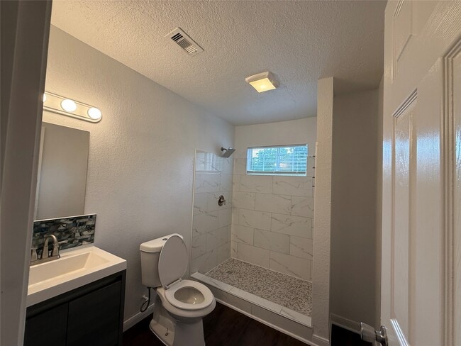 Building Photo - 9433 Rosehaven Dr