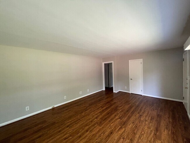 Building Photo - 3 bedroom 1.5 bath house available!   Large yard!