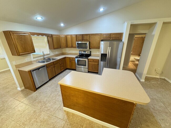 Building Photo - Lovely, Spacious 2 Bedroom, 2 Bathroom Home in Sebring!!