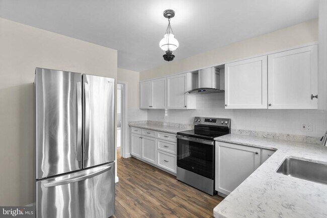 Building Photo - 5617 Knollwood Rd