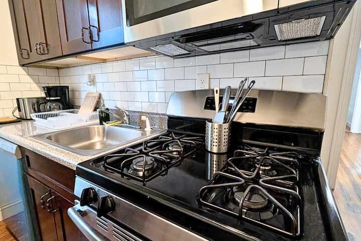 Building Photo - 108 Gotthart St