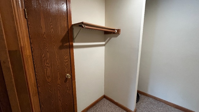 Building Photo - 916 Kings Rd