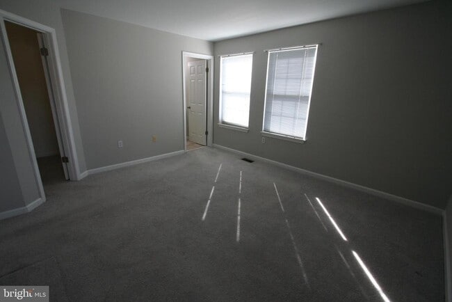 Building Photo - 6233 Sandpiper Ct