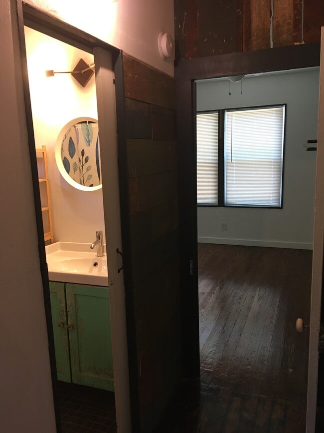 Building Photo - 1303 E 3rd St