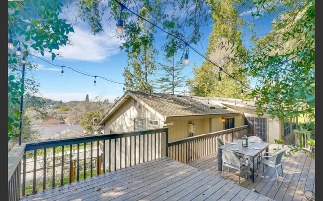 Building Photo - Beautiful and Quiet 3 bedroom 3 bath home ...