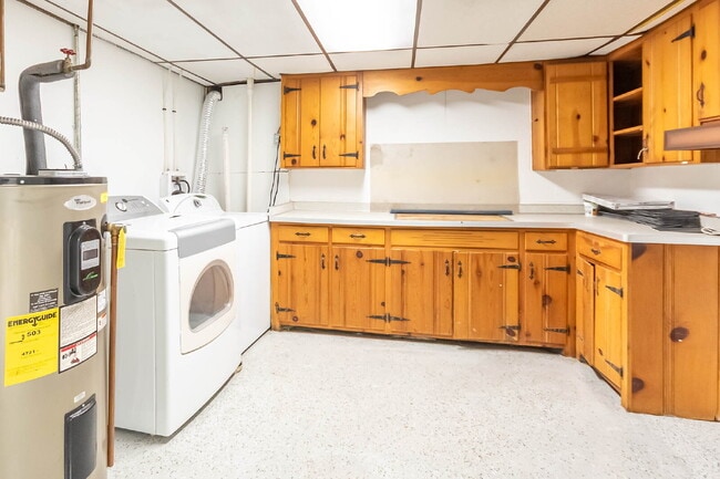 Building Photo - Fantastic 3 (4-ish) Bed Home | Lawn Care Included