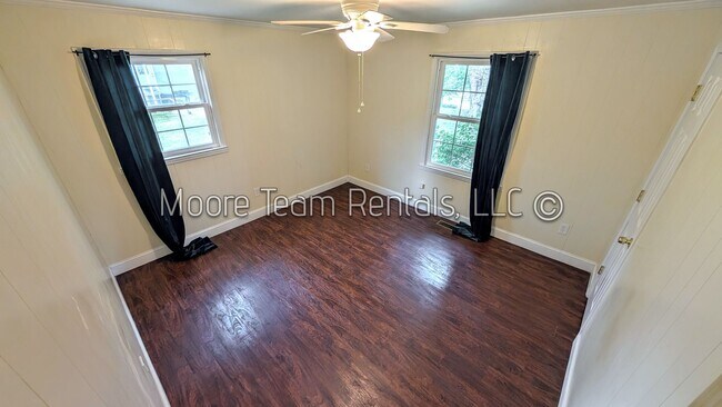Building Photo - 3 Bed / 1 Bath House