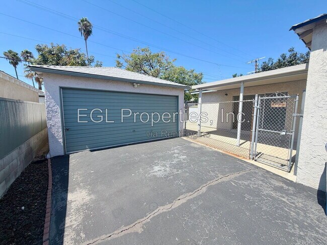 Building Photo - 5433 Cartwright Ave