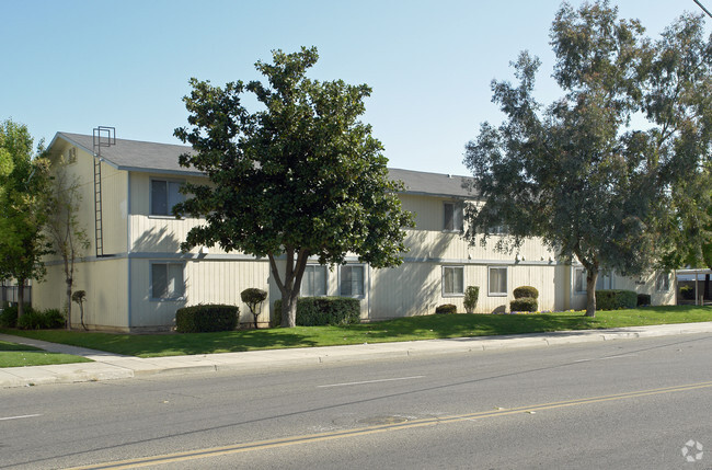 Building Photo - Village Oaks Apartments