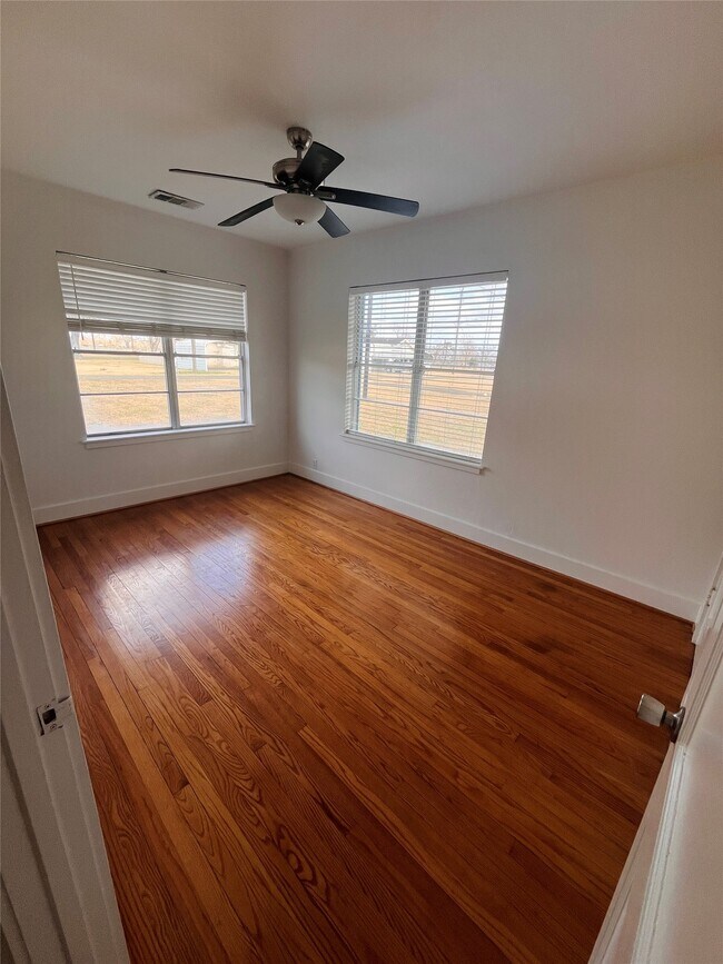 Building Photo - 1553 Dover St