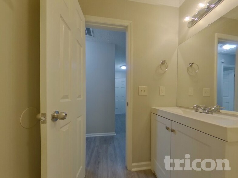 Building Photo - 424 Westridge Rd