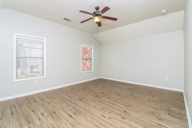 Building Photo - 522 Broughton Dr