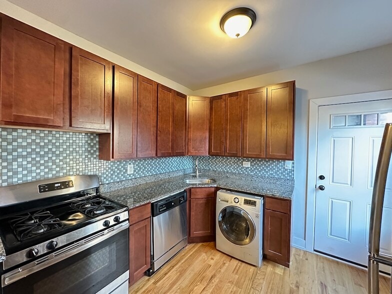 Building Photo - 3528 N Racine