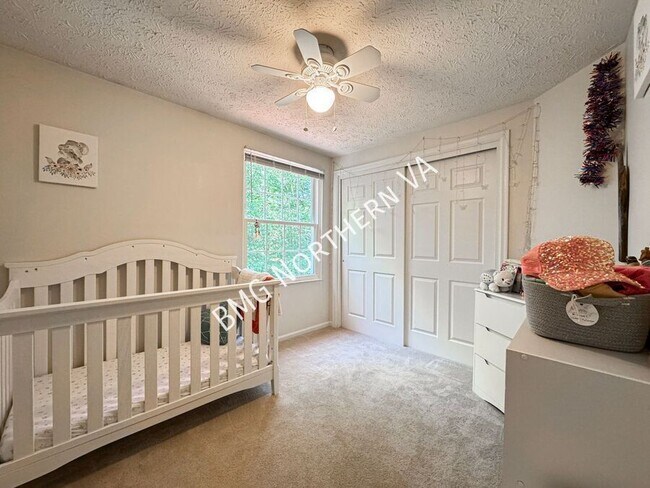 Building Photo - 3821 Jocelyn Dr