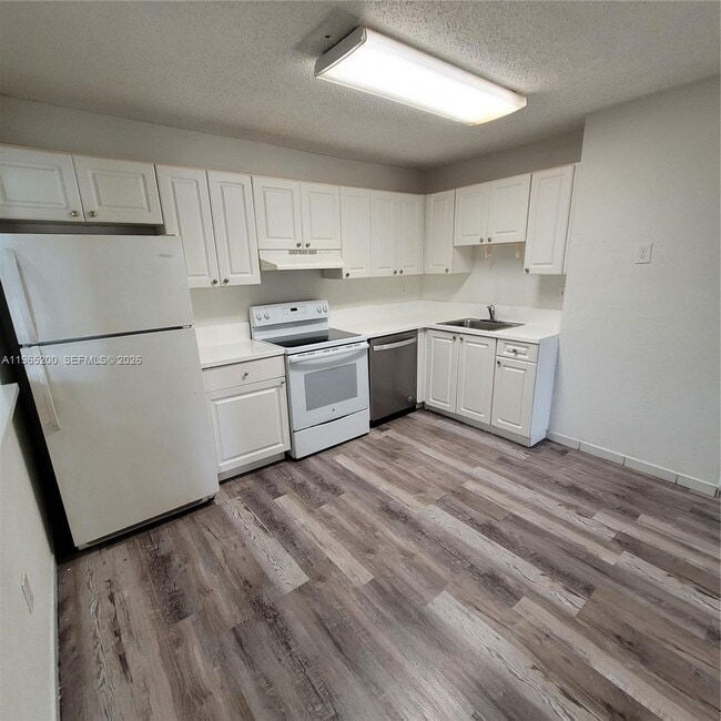 Building Photo - 5100 SW 41st St