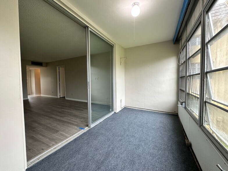 Building Photo - 6020 NW 64th Ave