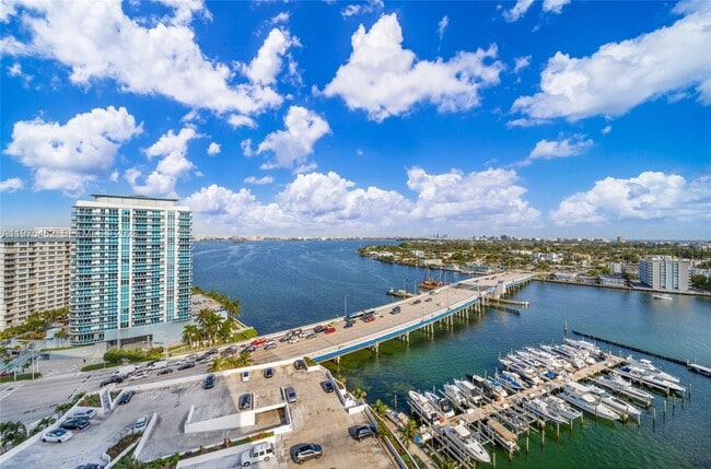 Building Photo - 7601 E Treasure Dr